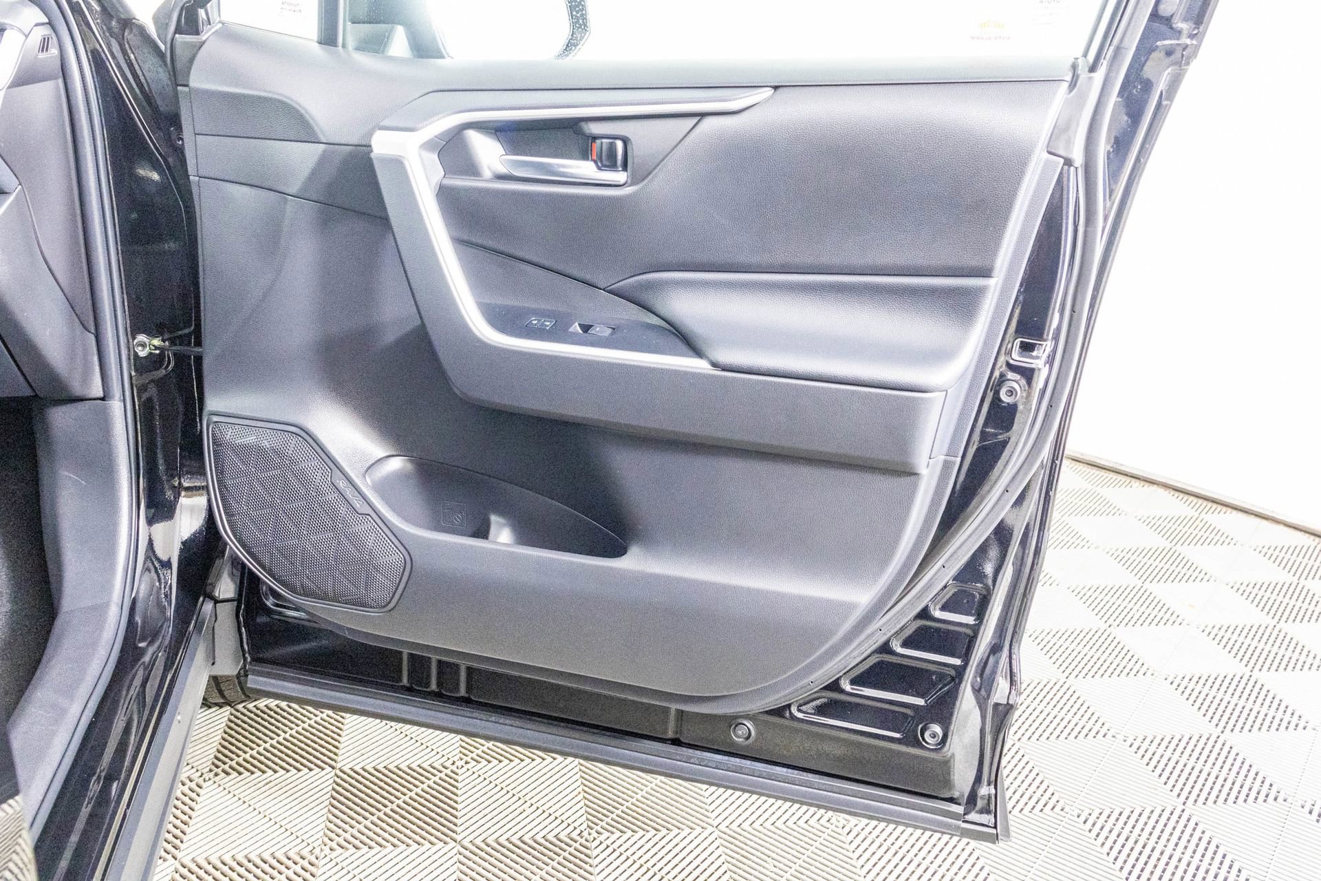 Used 2022 Toyota RAV4 XLE Premium image 47