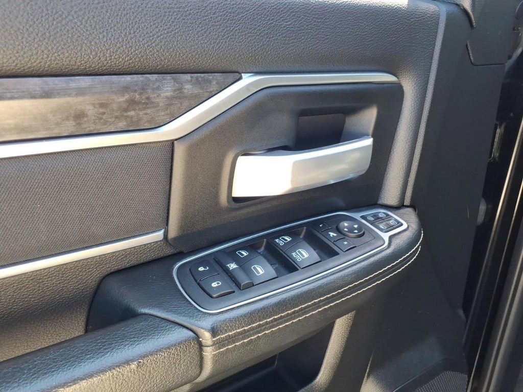 Used 2024 RAM 2500 Big Horn w/ Night Edition AWD/4WD image 4