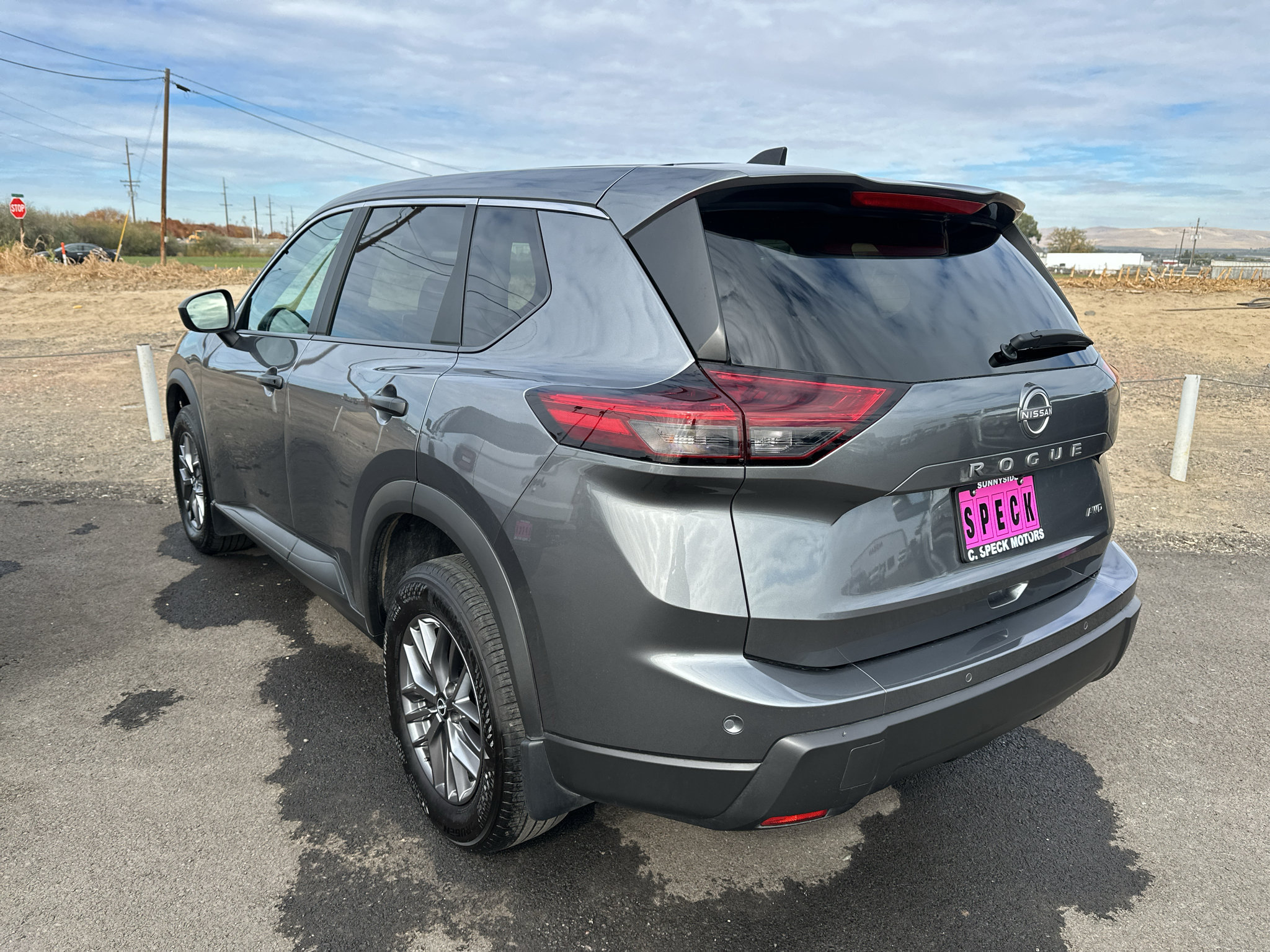 Used 2025 Nissan Rogue S AWD/4WD image 3