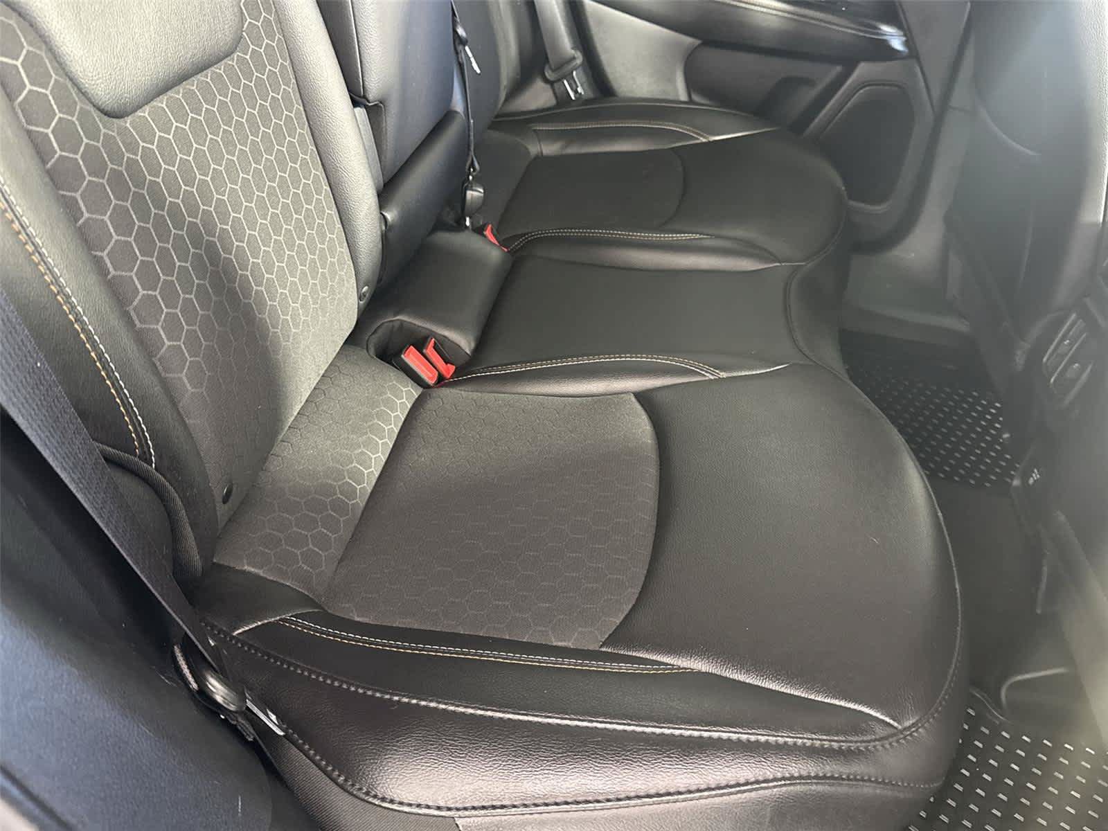 Used 2019 Jeep Compass Latitude w/ Cold Weather Group AWD/4WD image 13