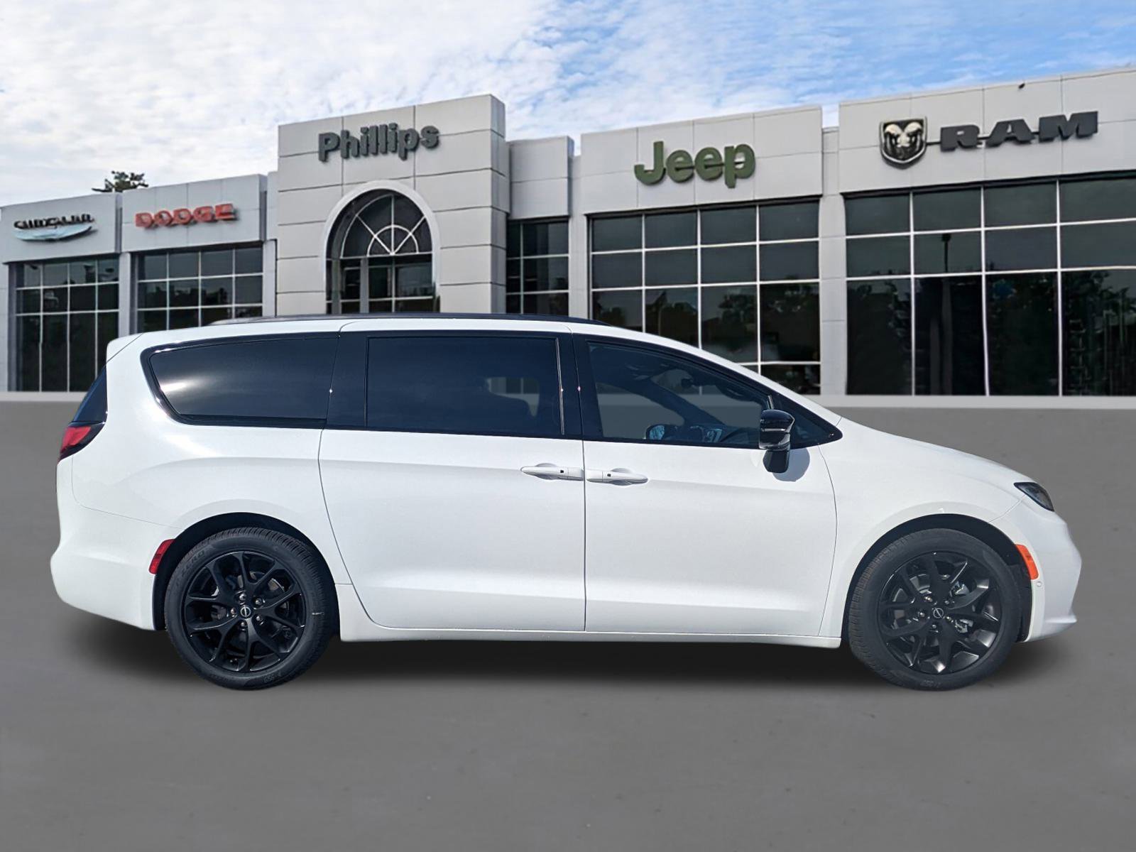 New 2026 Chrysler Pacifica Limited w/ S Appearance Package image 3