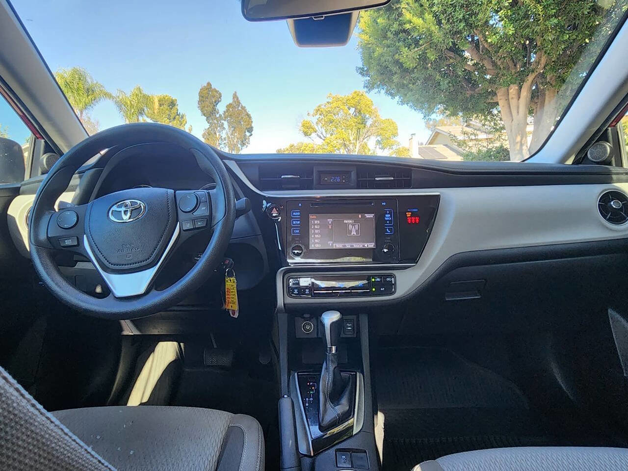 Used 2018 Toyota Corolla LE image 23