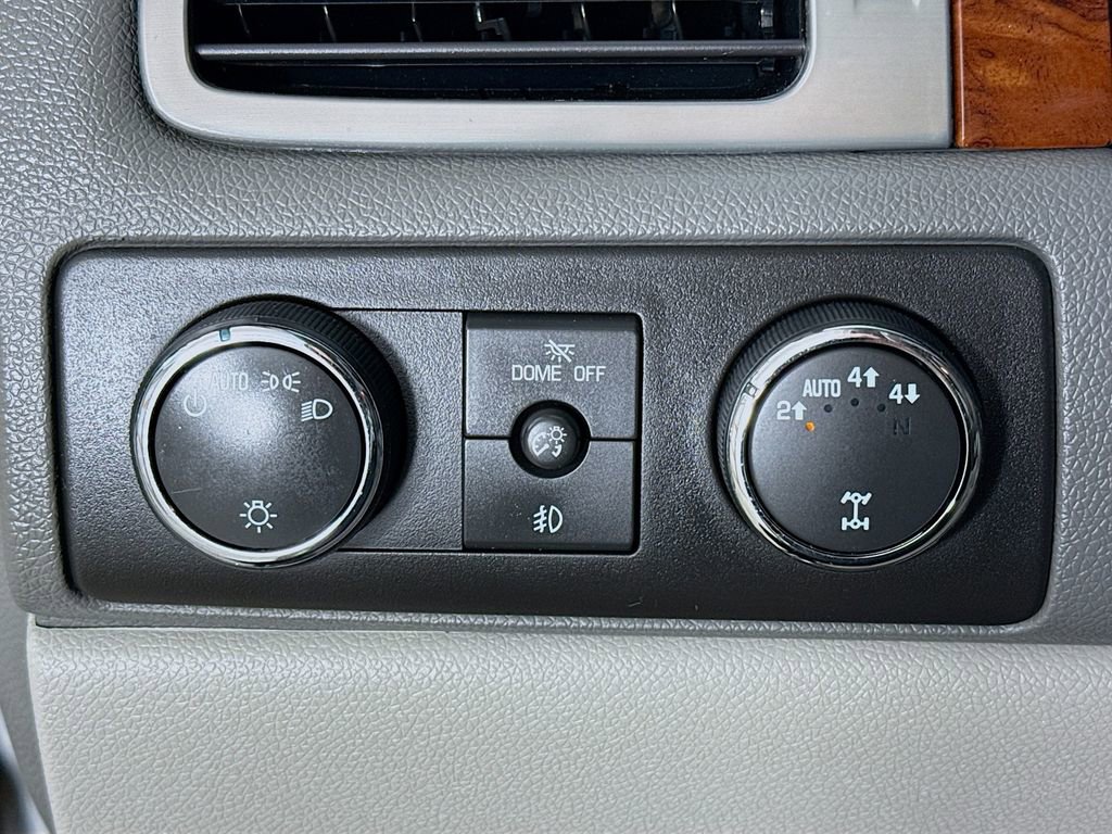 Used 2011 Chevrolet Avalanche LTZ image 12