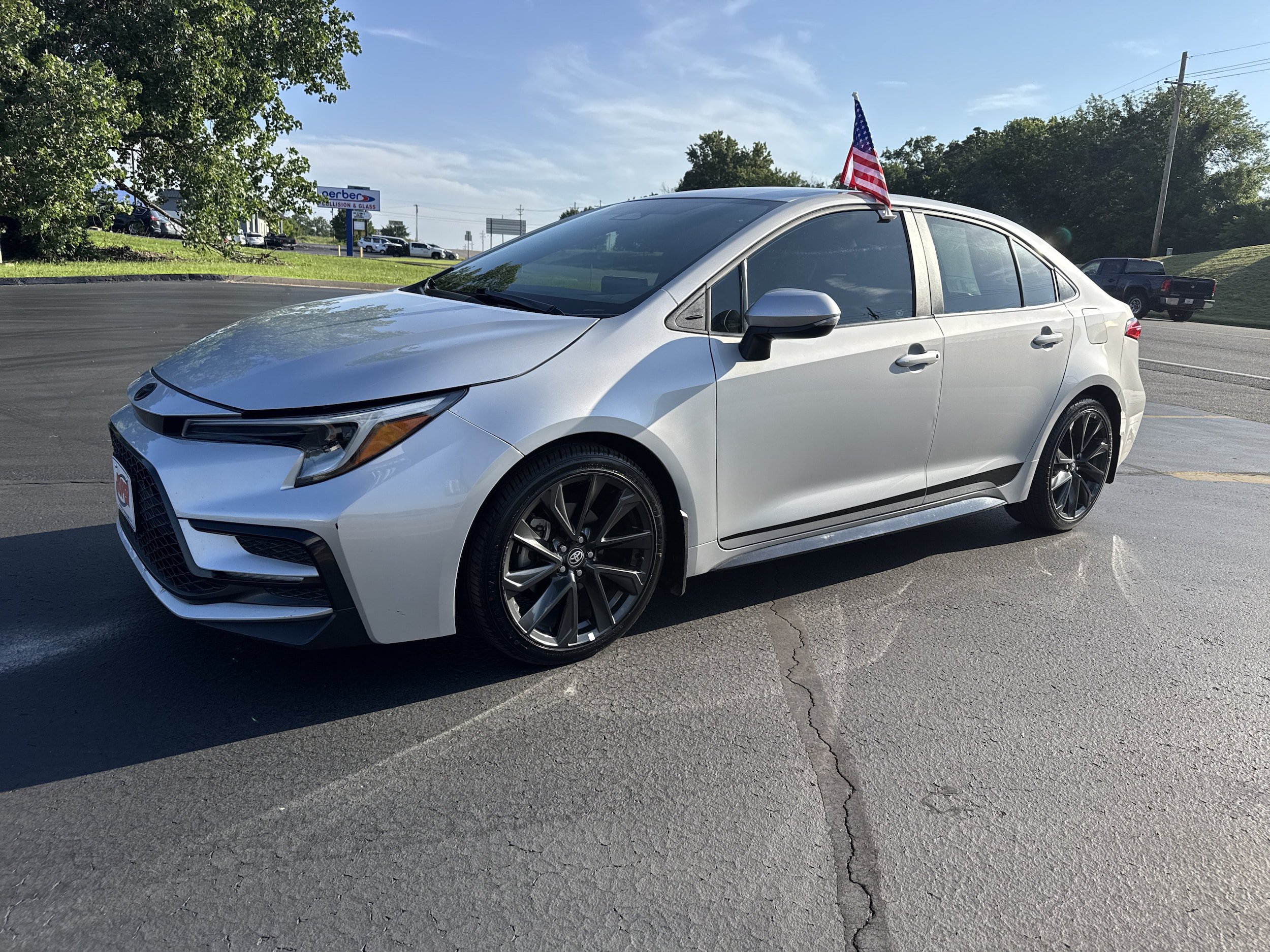 Used 2024 Toyota Corolla SE FWD image 2