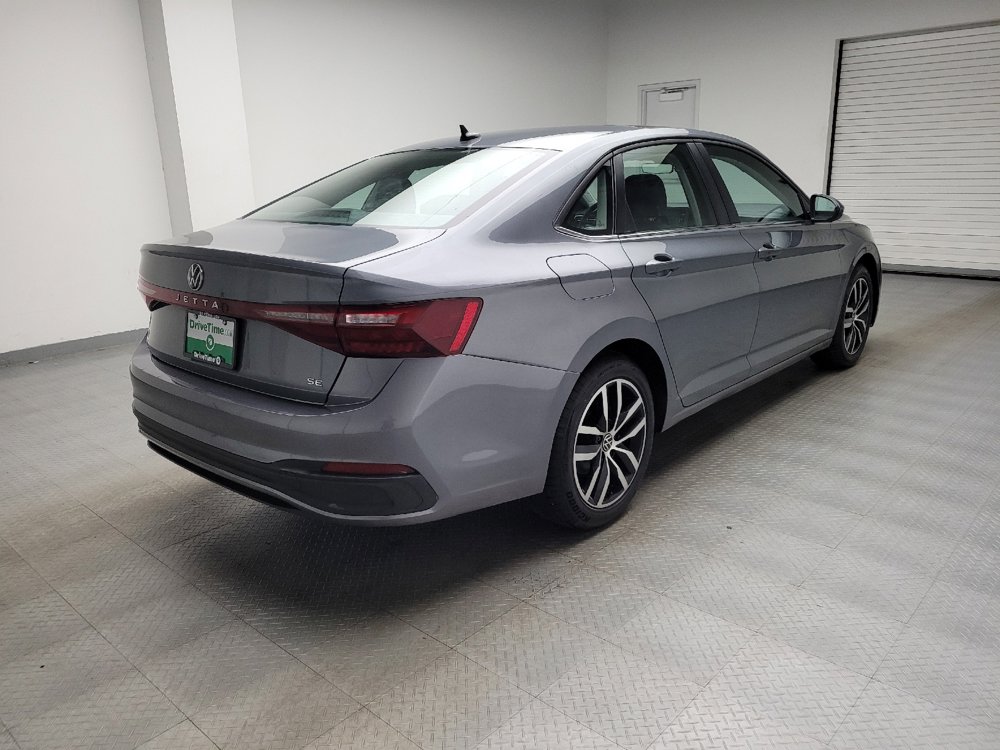 Used 2025 Volkswagen Jetta SE FWD image 9