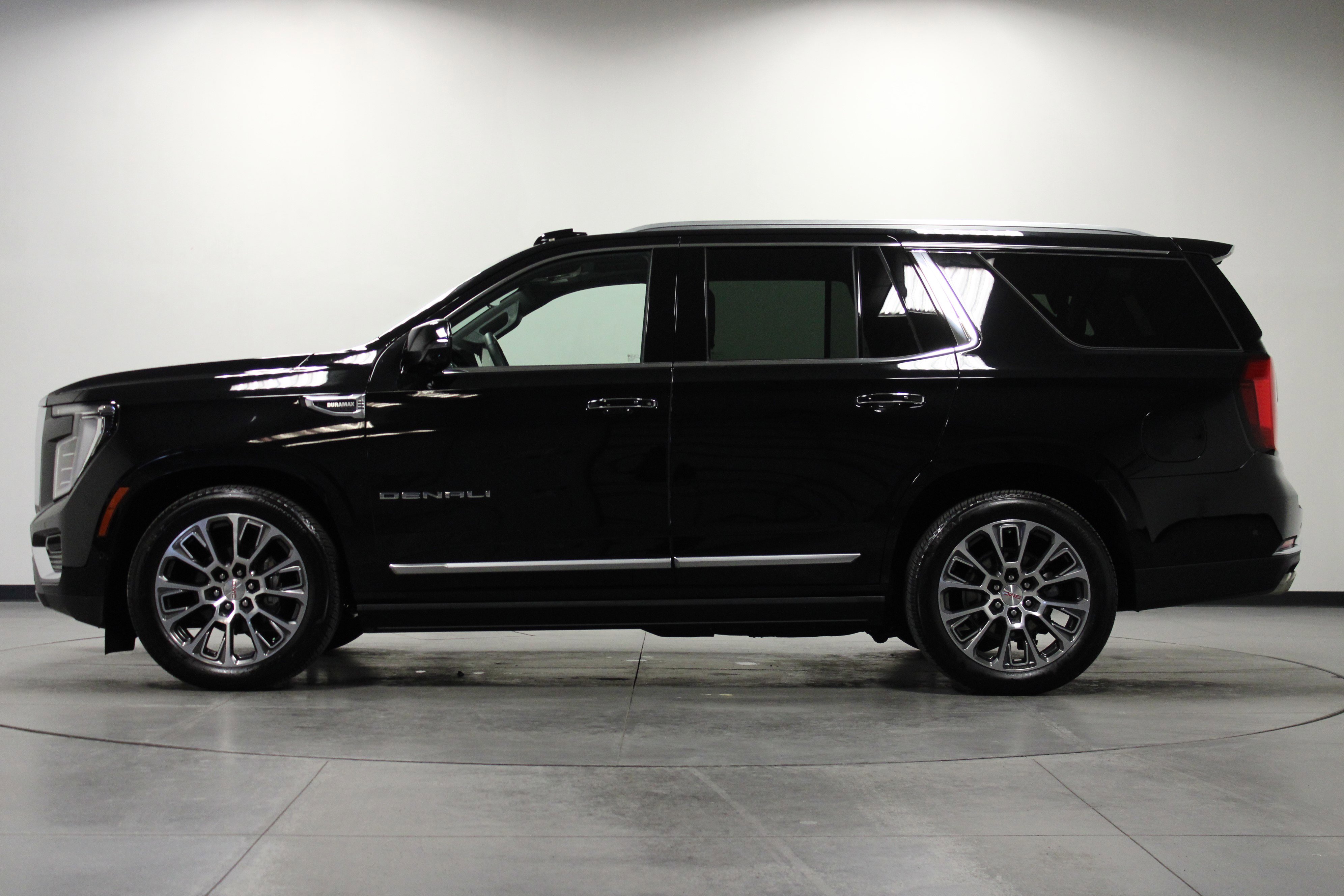 Used 2025 GMC Yukon Denali w/ Denali Reserve Package image 7
