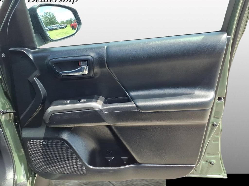 Used 2021 Toyota Tacoma Limited AWD/4WD image 14