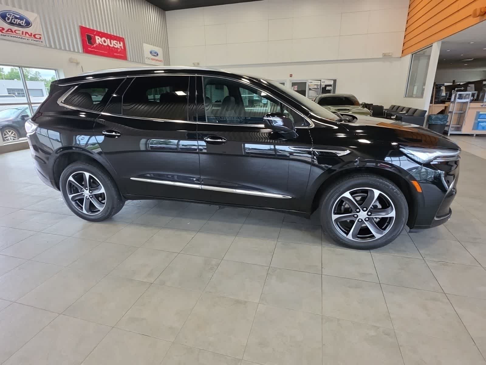 Used 2022 Buick Enclave Essence w/ Sport Touring Edition FWD image 7