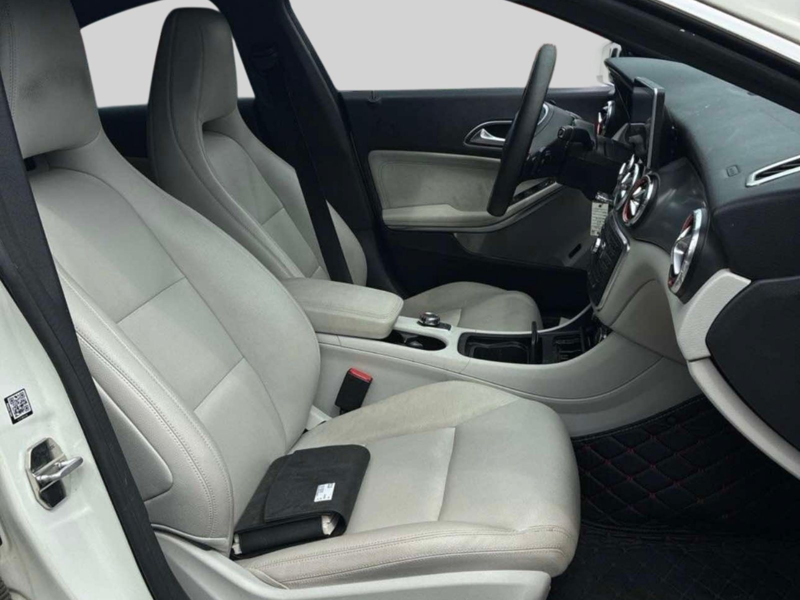 Used 2014 Mercedes-Benz CLA 250 image 4