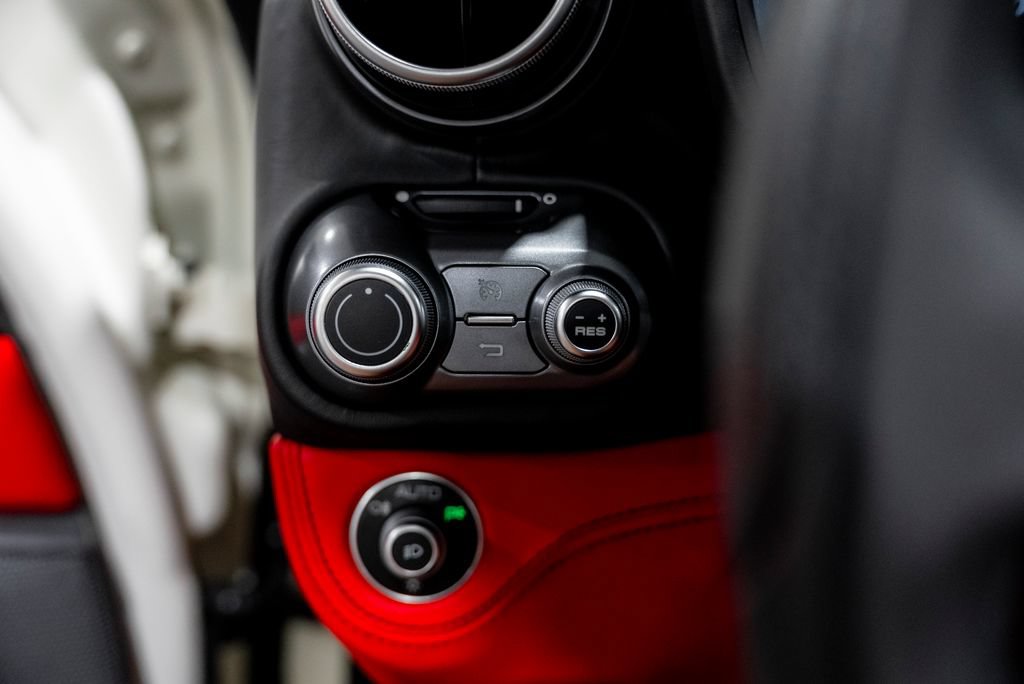Used 2020 Ferrari Portofino RWD image 64