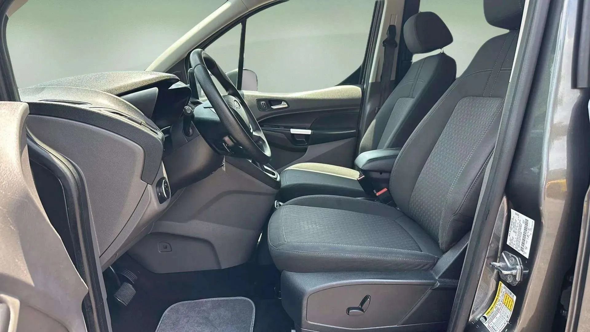 Used 2020 Ford Transit Connect XLT image 12