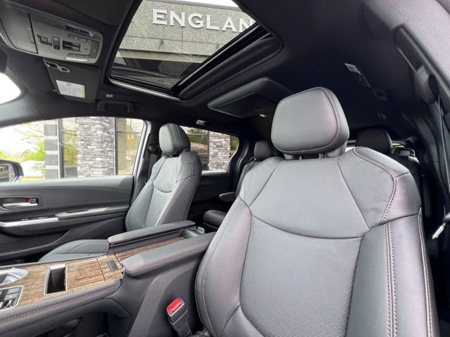 Used 2025 Toyota Sienna Limited AWD/4WD image 7