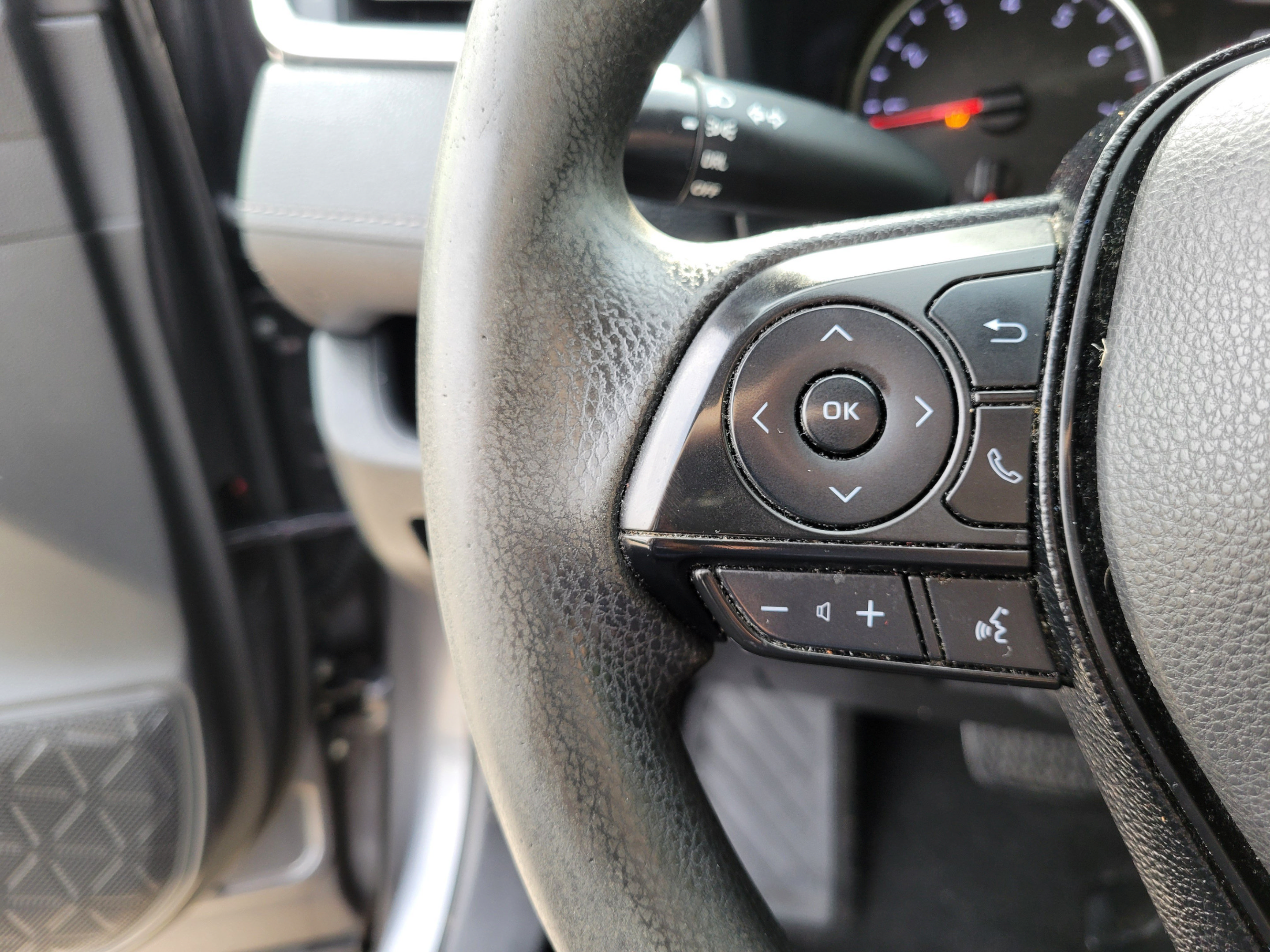 Used 2020 Toyota RAV4 LE w/ Carpet Mat Package FWD image 24