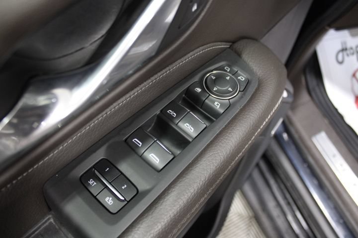 Used 2023 GMC Yukon Denali AWD/4WD image 17