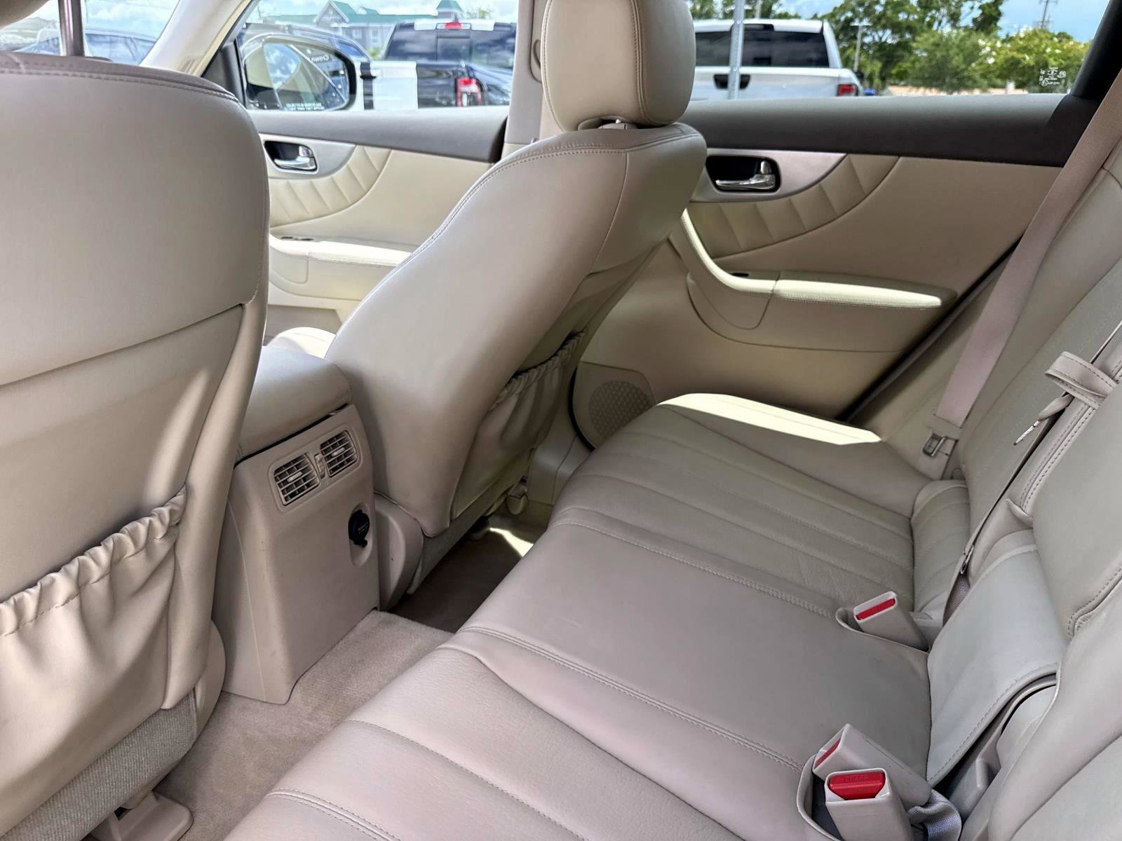 Used 2017 INFINITI QX70 2WD image 16