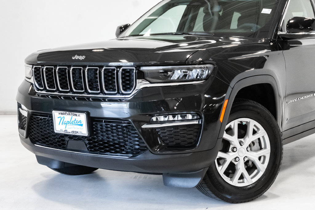Used 2023 Jeep Grand Cherokee Limited AWD/4WD image 2