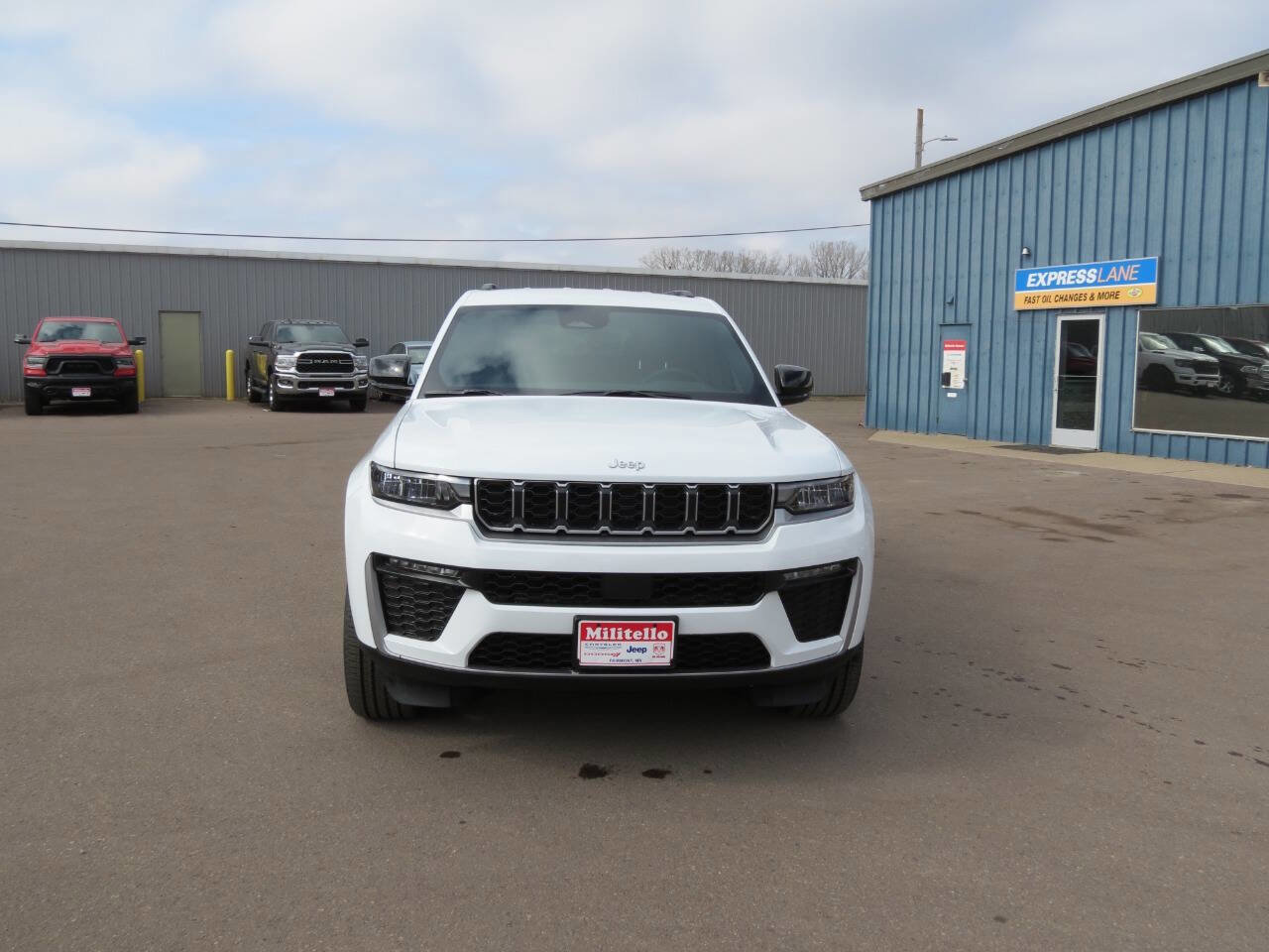 New 2026 Jeep Grand Cherokee L Limited w/ Trailer Tow Package AWD/4WD image 3