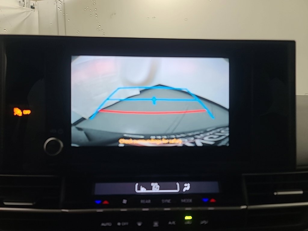 Used 2025 Toyota Sienna LE FWD image 37