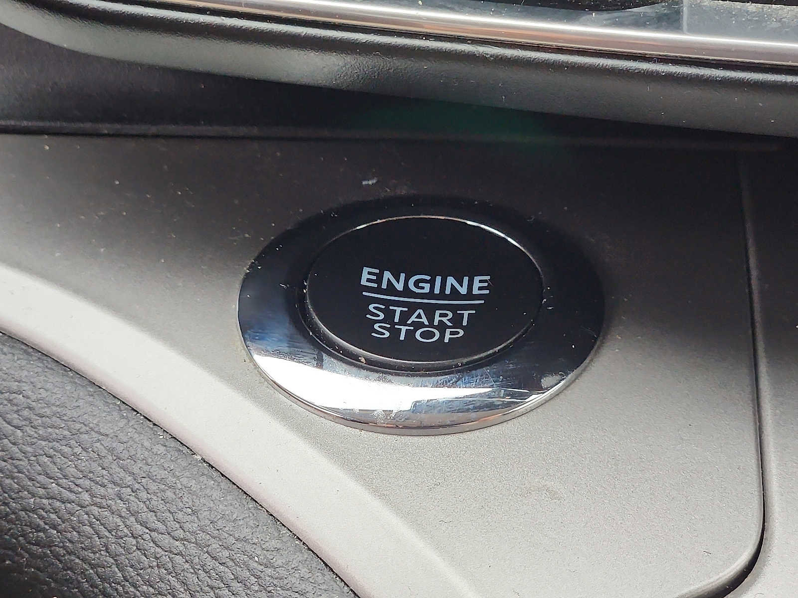 Used 2022 Ford Explorer XLT w/ Equipment Group 202A image 22