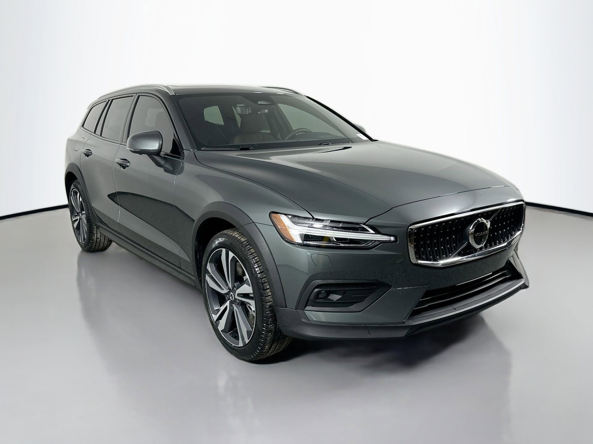 New 2026 Volvo V60 B5 Cross Country Plus w/ Climate Package AWD/4WD image 3