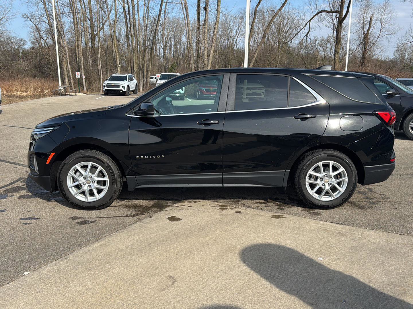 Used 2023 Chevrolet Equinox LT image 2