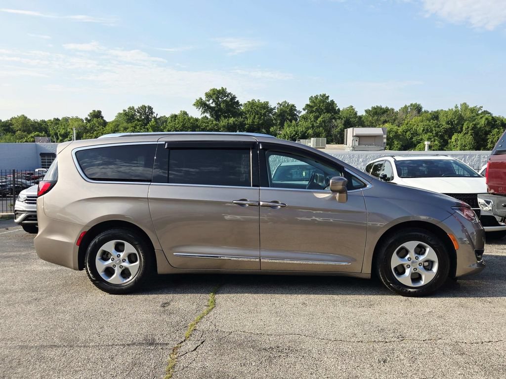 Certified 2017 Chrysler Pacifica Touring-L Plus FWD image 2