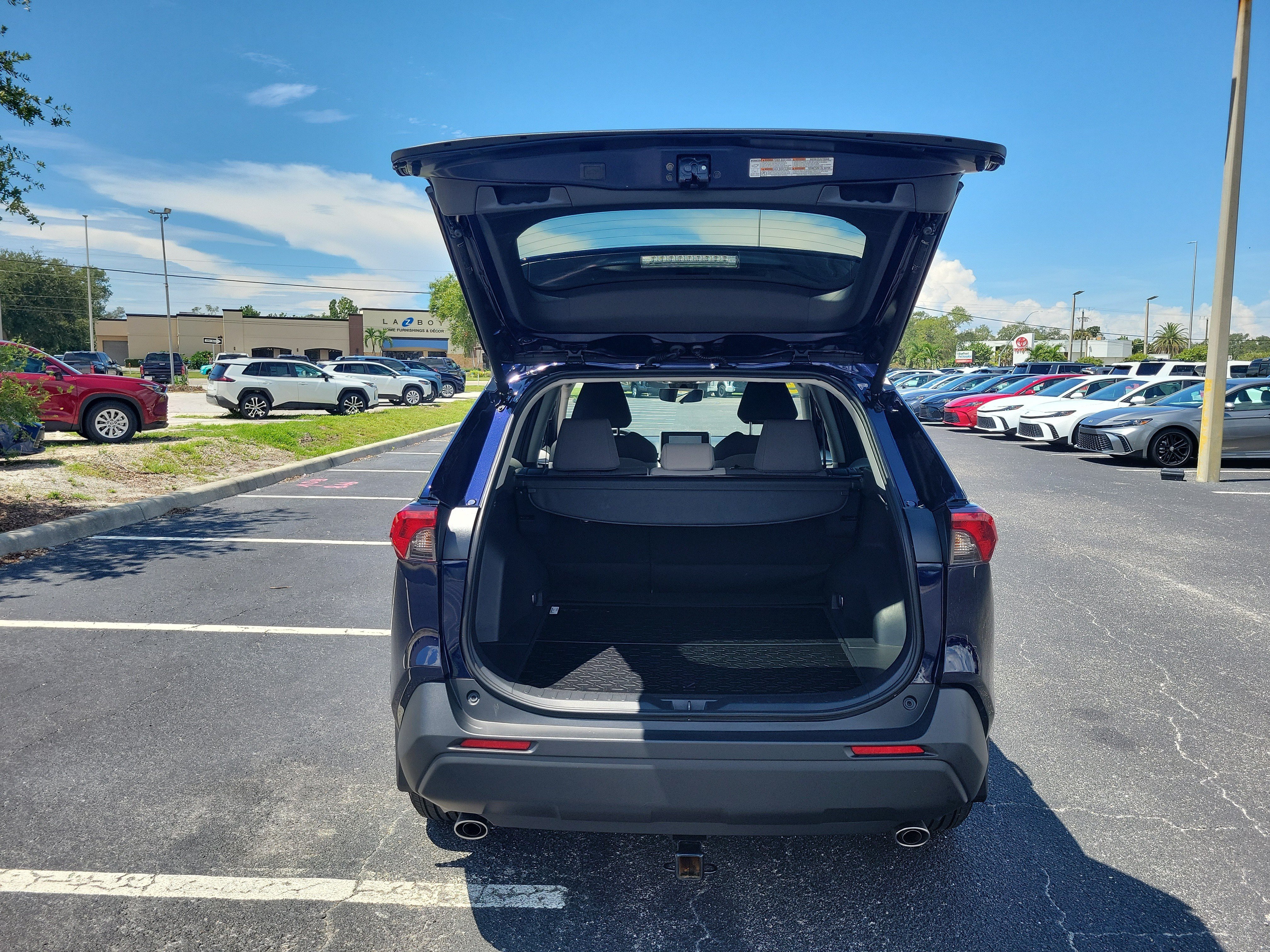 Used 2025 Toyota RAV4 XLE w/ Convenience Package FWD image 10
