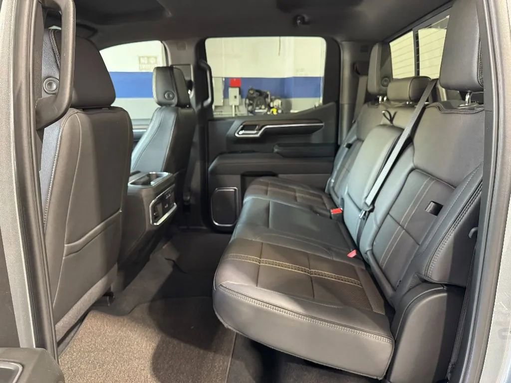 Used 2024 Chevrolet Silverado 1500 High Country w/ Technology Package image 24