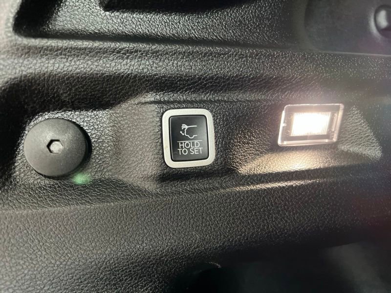 Used 2021 Jeep Grand Cherokee L Limited AWD/4WD image 9