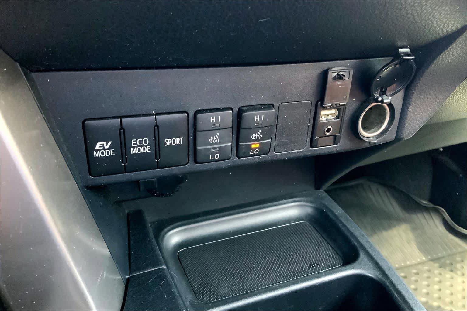 Used 2017 Toyota RAV4 Limited w/ Advanced Technology Package image 28
