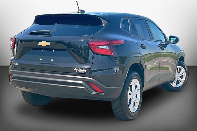 Used 2024 Chevrolet Trax LS FWD image 2
