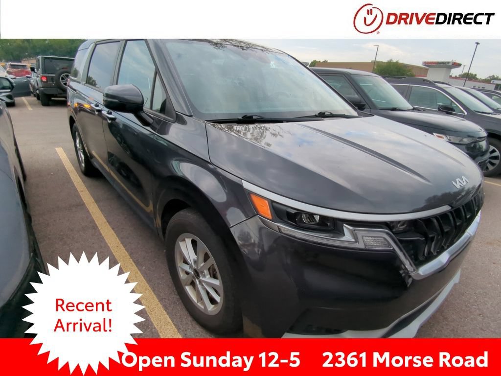 Used 2022 Kia Carnival LX FWD image 1