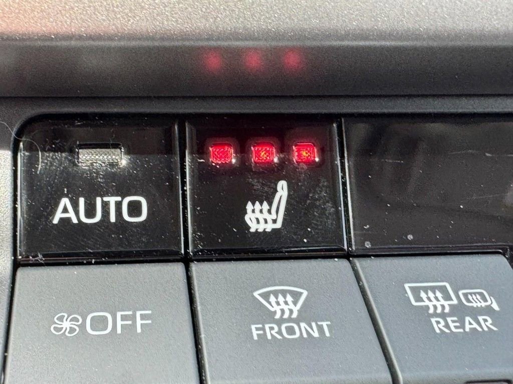 Used 2025 Toyota Camry LE w/ Convenience Package image 21