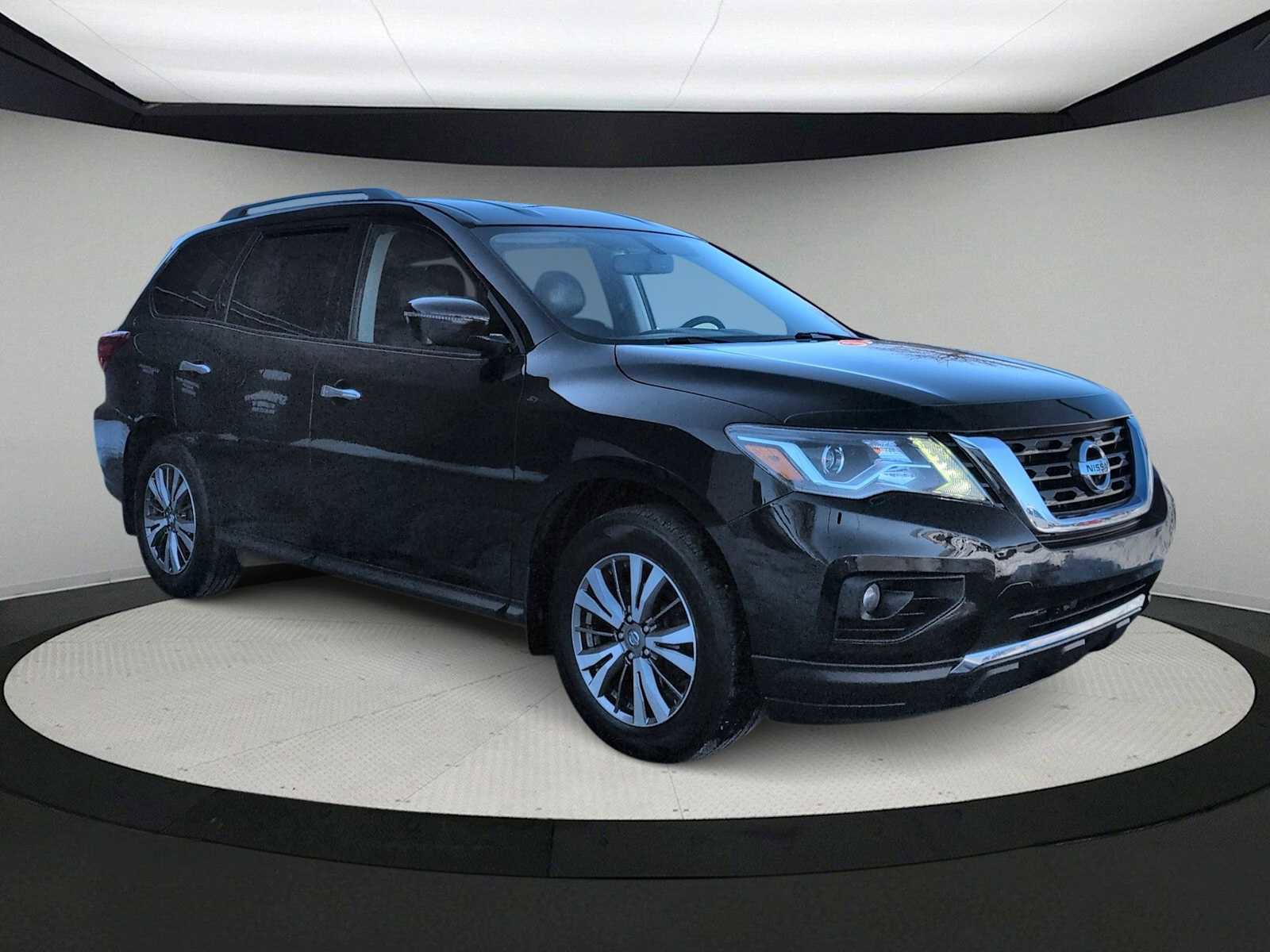 Used 2019 Nissan Pathfinder SL image 2