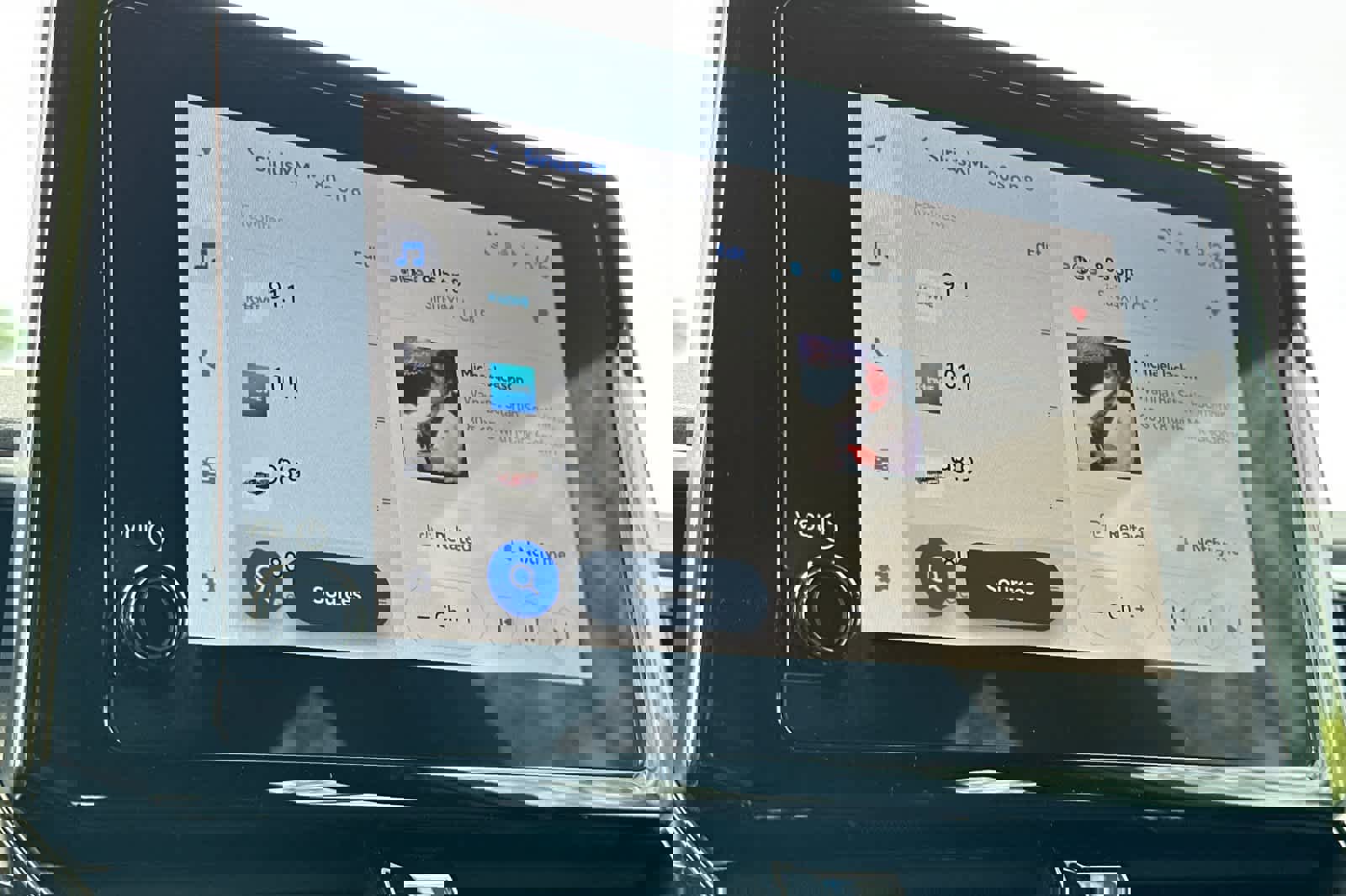 Used 2023 Toyota Corolla SE w/ Carpet Mat Package (TMS) FWD image 17