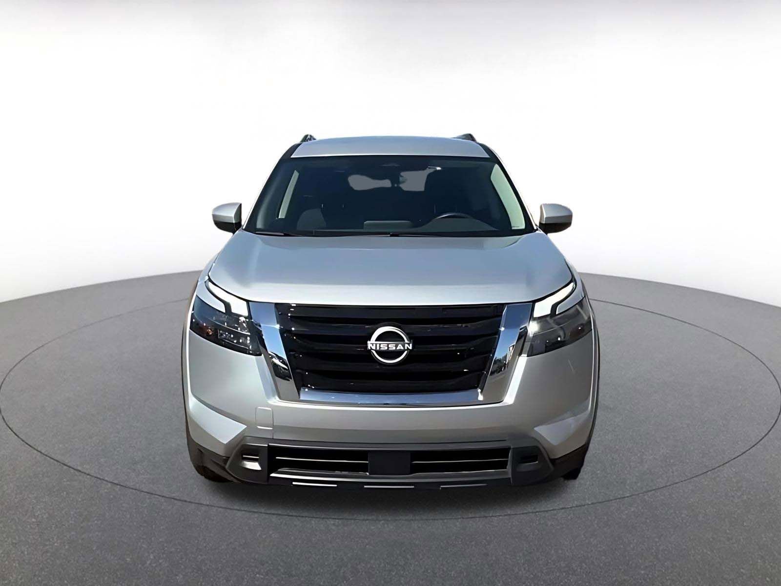 Used 2025 Nissan Pathfinder SV FWD image 4
