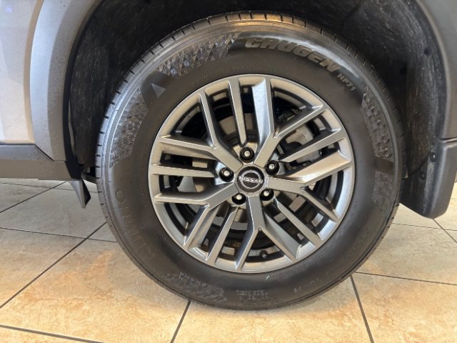 Used 2023 Nissan Rogue S FWD image 15