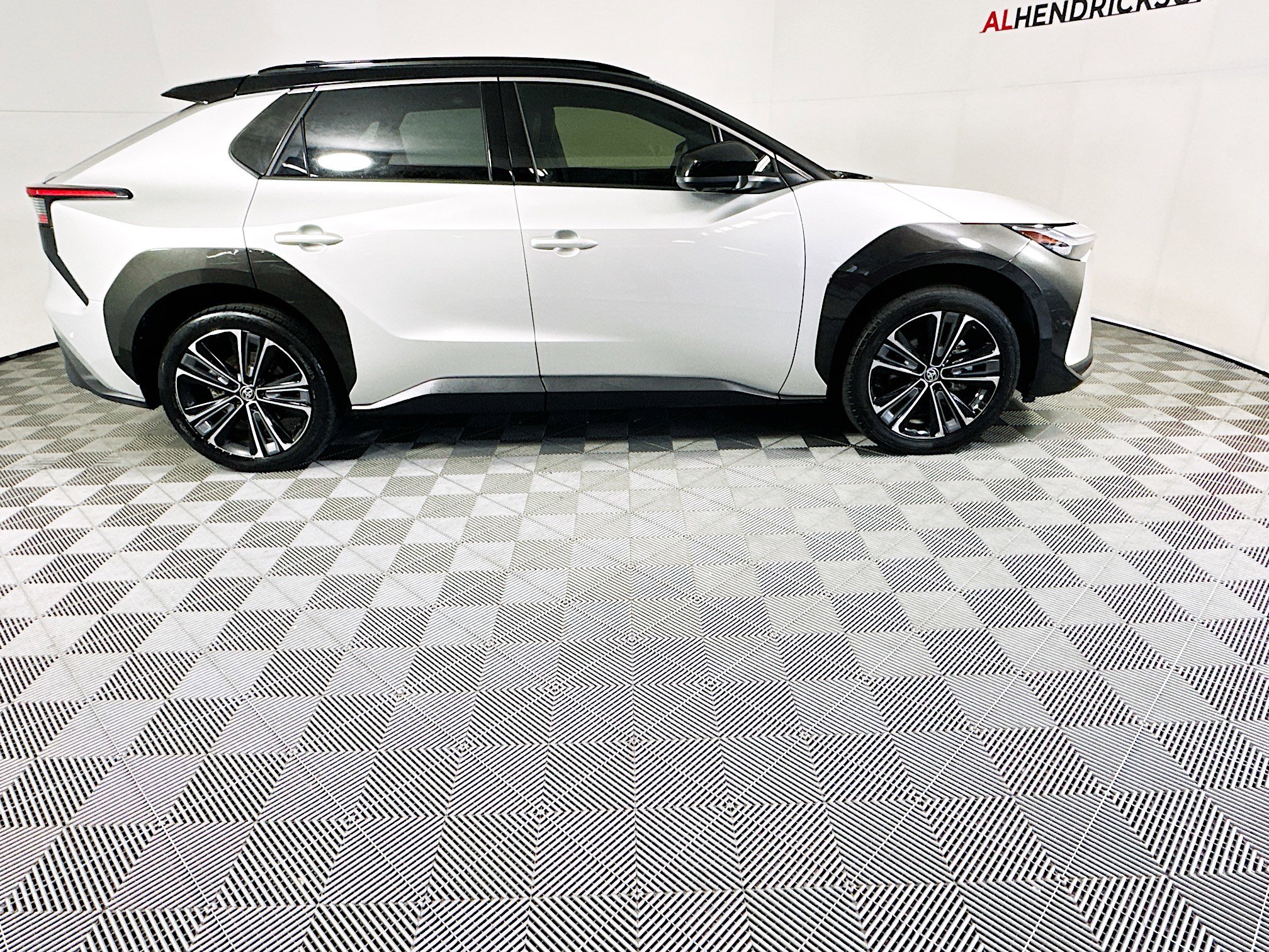 Used 2024 Toyota bZ4X Limited video 2