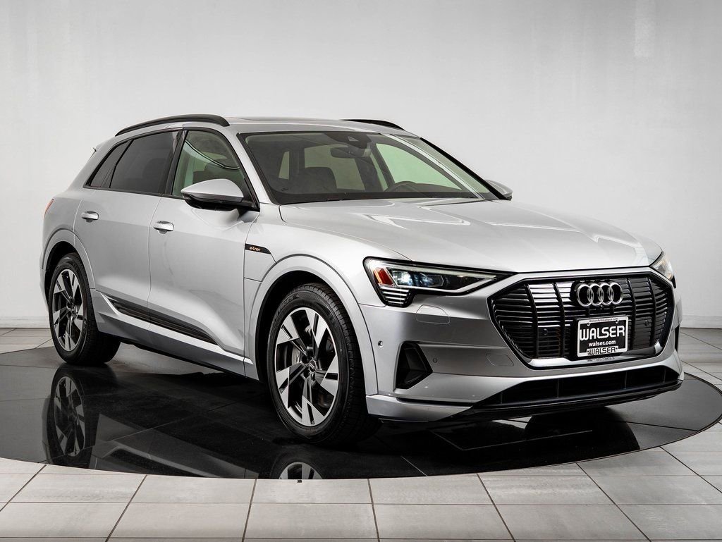 Used 2022 Audi e-tron Premium w/ Convenience Plus Package image 5