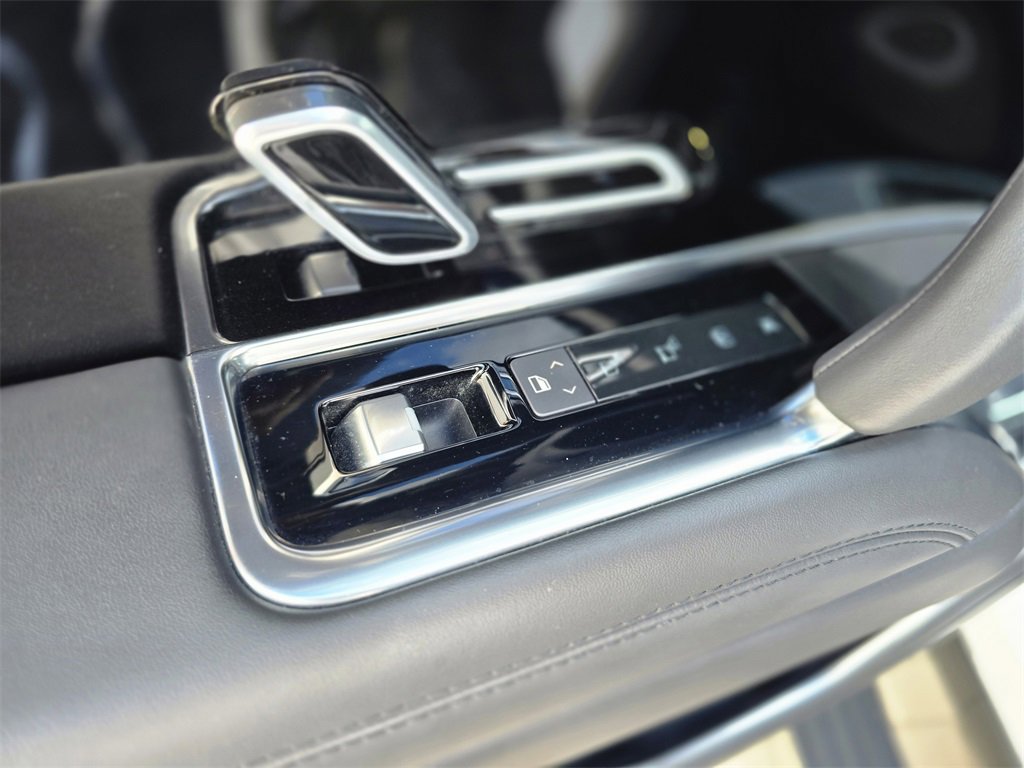 Used 2023 Land Rover Range Rover SE image 13