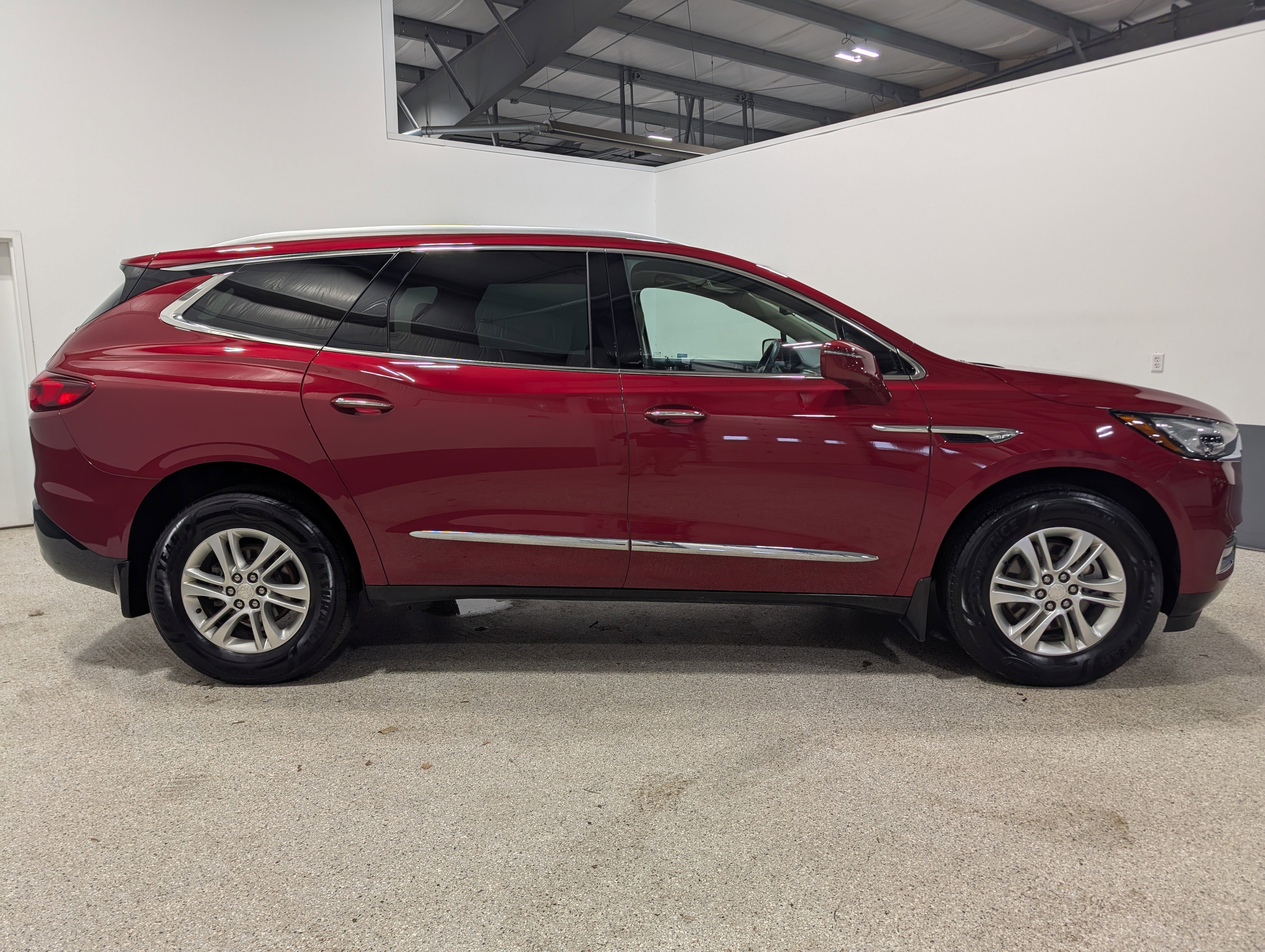 Used 2019 Buick Enclave Premium AWD/4WD image 2