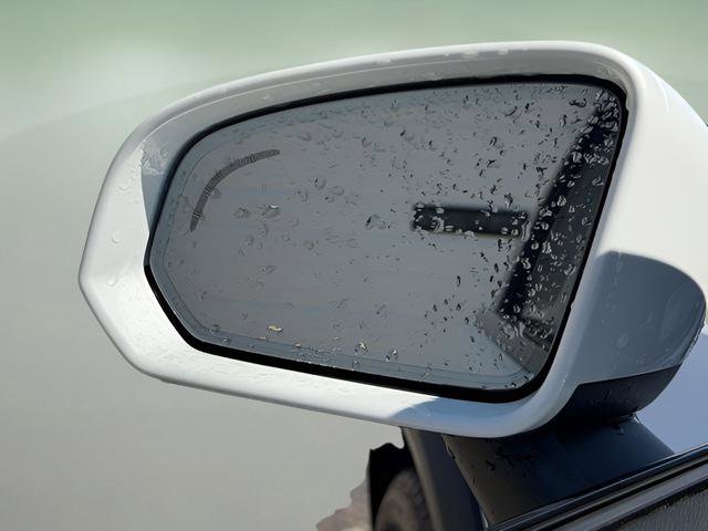 Used 2025 Volvo V60 B5 Cross Country Plus image 16