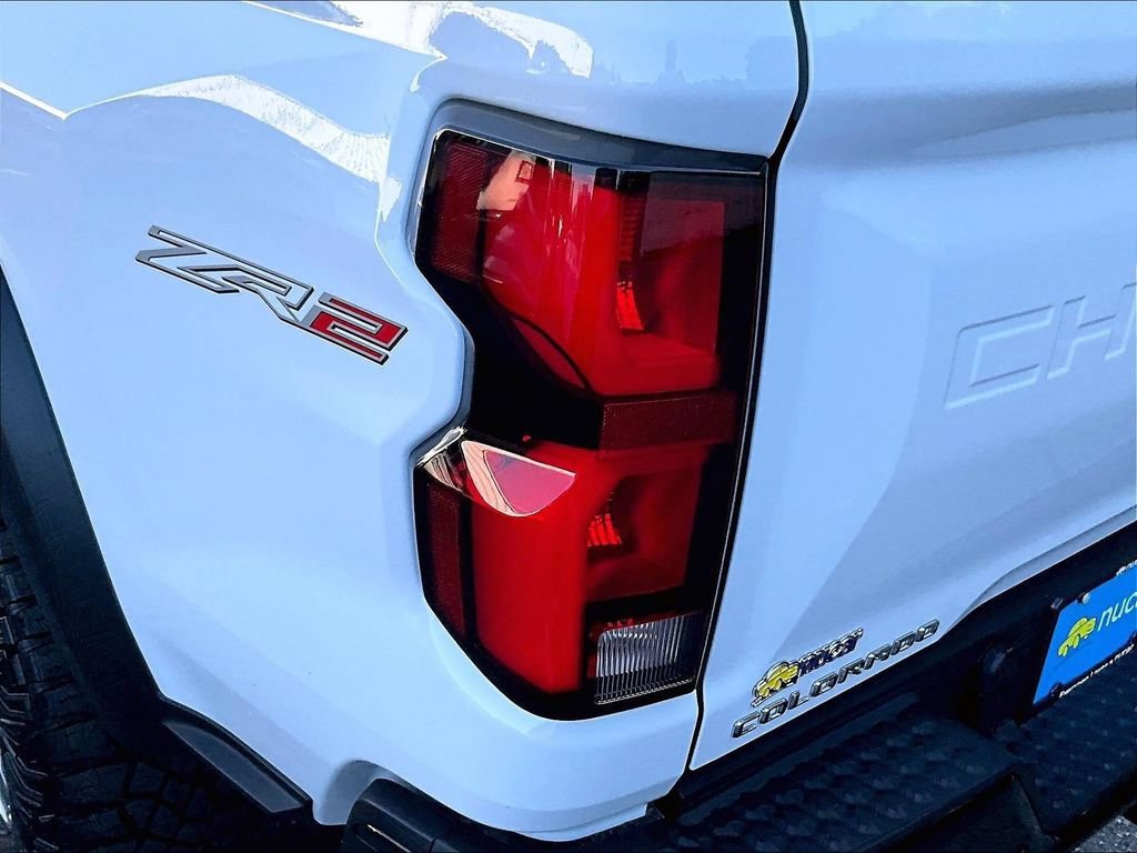 Used 2024 Chevrolet Colorado ZR2 w/ ZR2 Convenience Package III AWD/4WD image 33