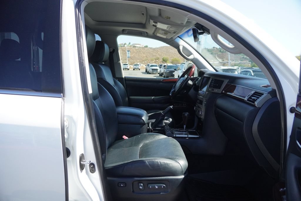 Used 2014 Lexus LX 570 4WD w/ Luxury Package image 30