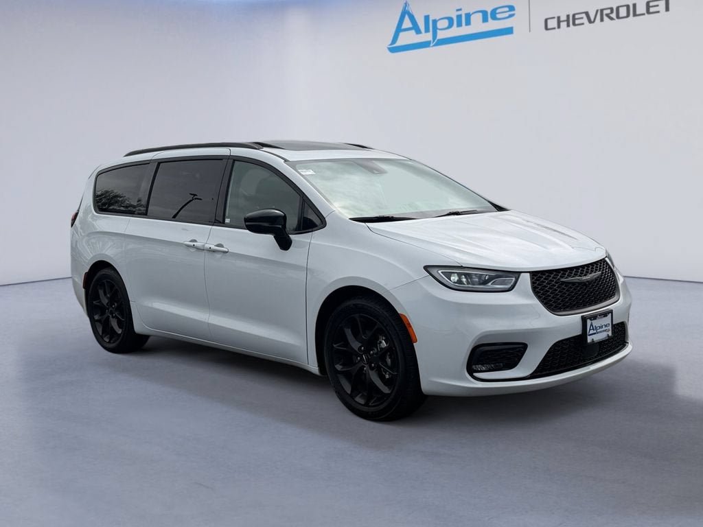 Used 2025 Chrysler Pacifica Limited FWD image 7