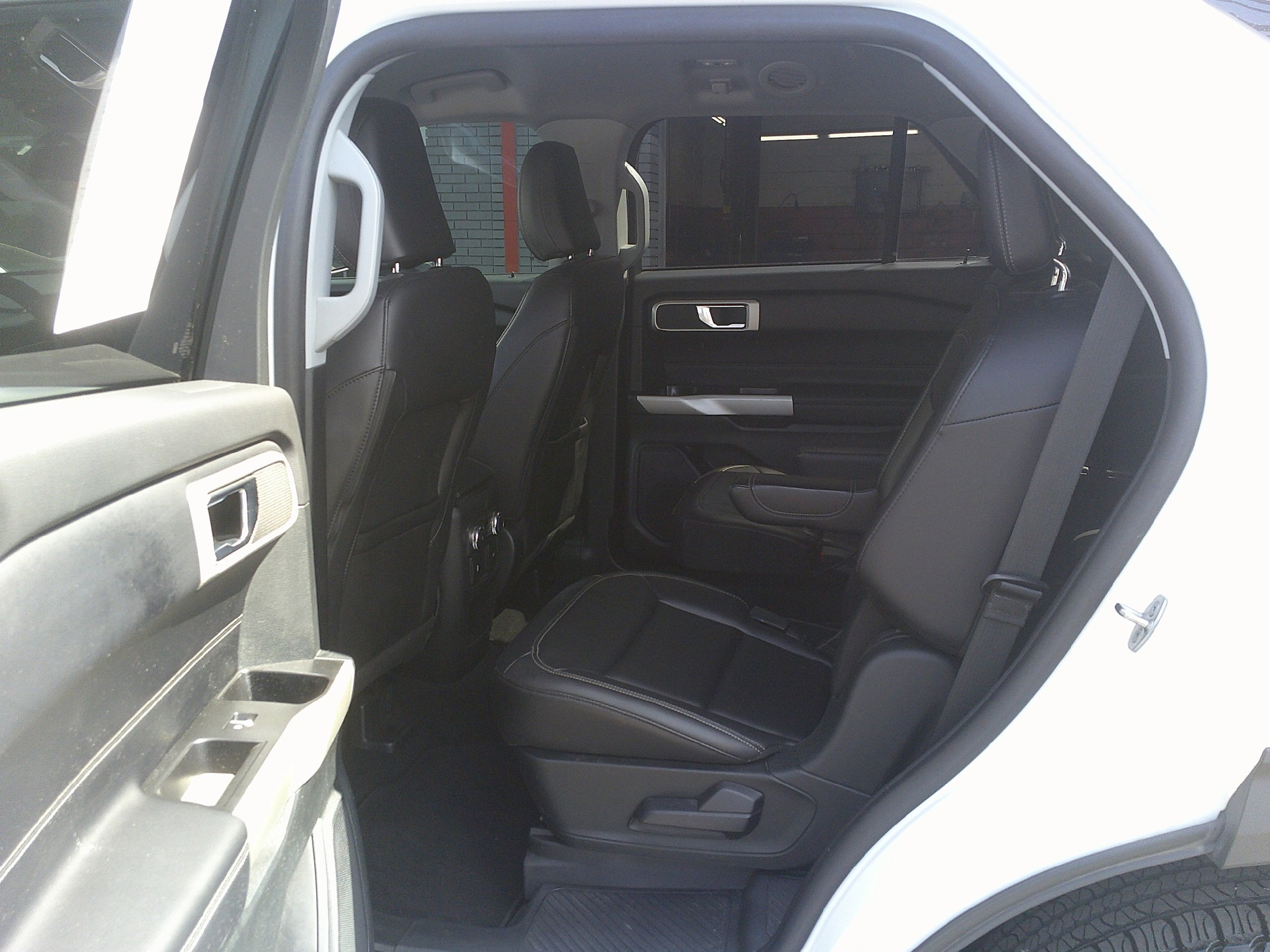 Used 2021 Ford Explorer XLT w/ Equipment Group 202A AWD/4WD image 18