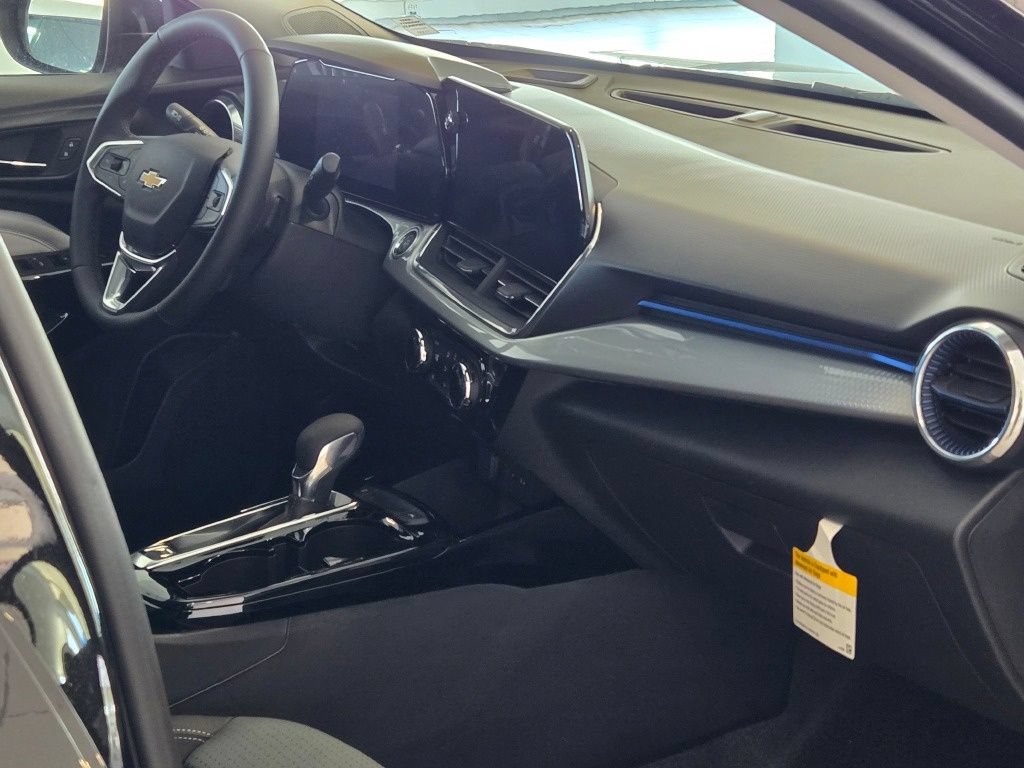 New 2026 Chevrolet Trax LT w/ Driver Confidence Package FWD image 8