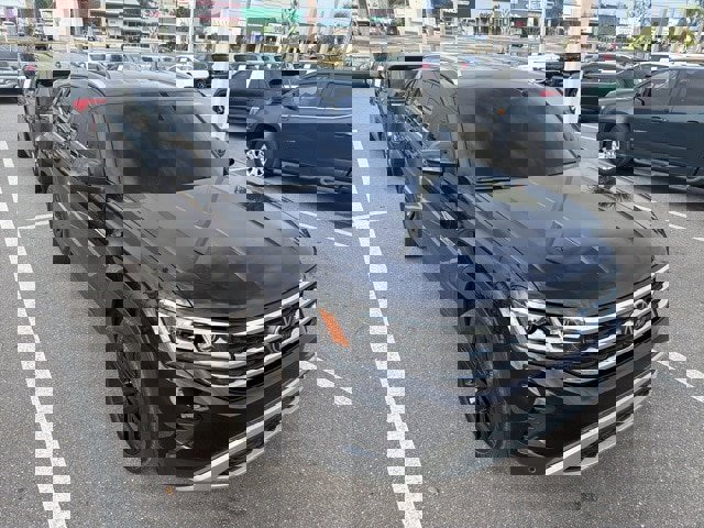 Certified 2023 Volkswagen Atlas Cross Sport SE w/ Black Wheel Package image 3