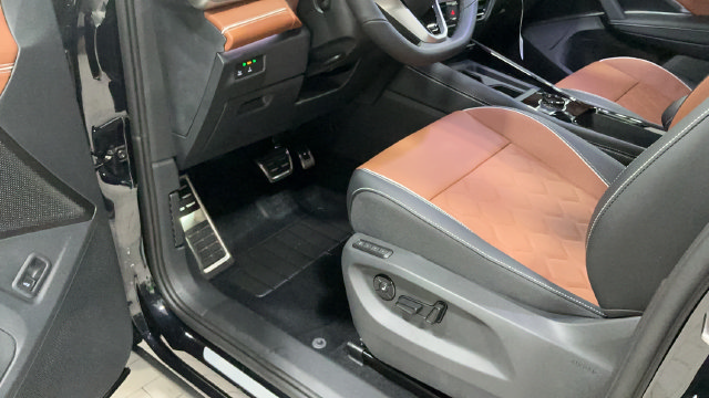 New 2026 Volkswagen Tiguan SEL R-Line AWD/4WD image 28