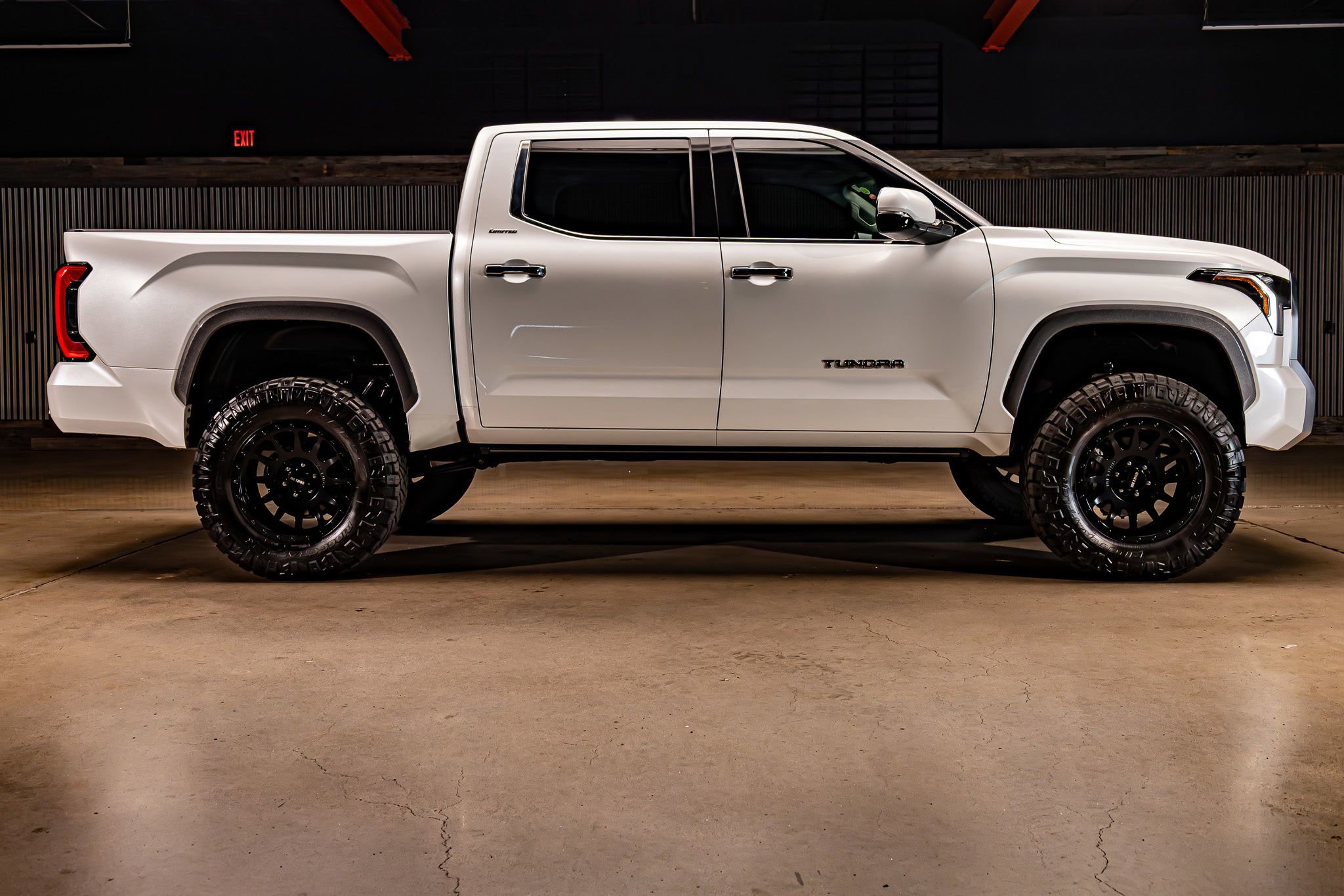 Used 2022 Toyota Tundra Limited w/ Power Package image 10